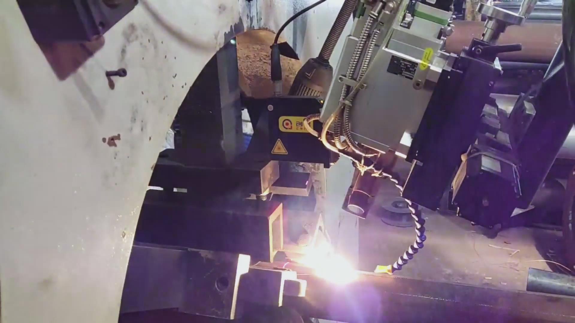 創(chuàng)想智控激光焊縫跟蹤器應(yīng)用于專機(jī)，實(shí)現(xiàn)燈桿焊接全自動(dòng)化升級(jí)